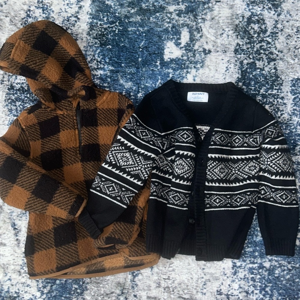 Old navy’s sweaters size 5T